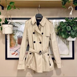COACH 🌸 Short Trench Coat in EXCELLENT CONDITION